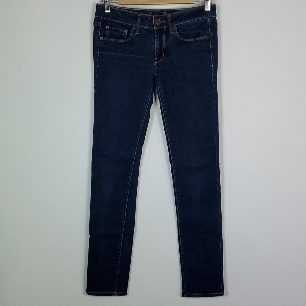 AMERICAN Eagle dark wash size 6 stretch skinny jeans